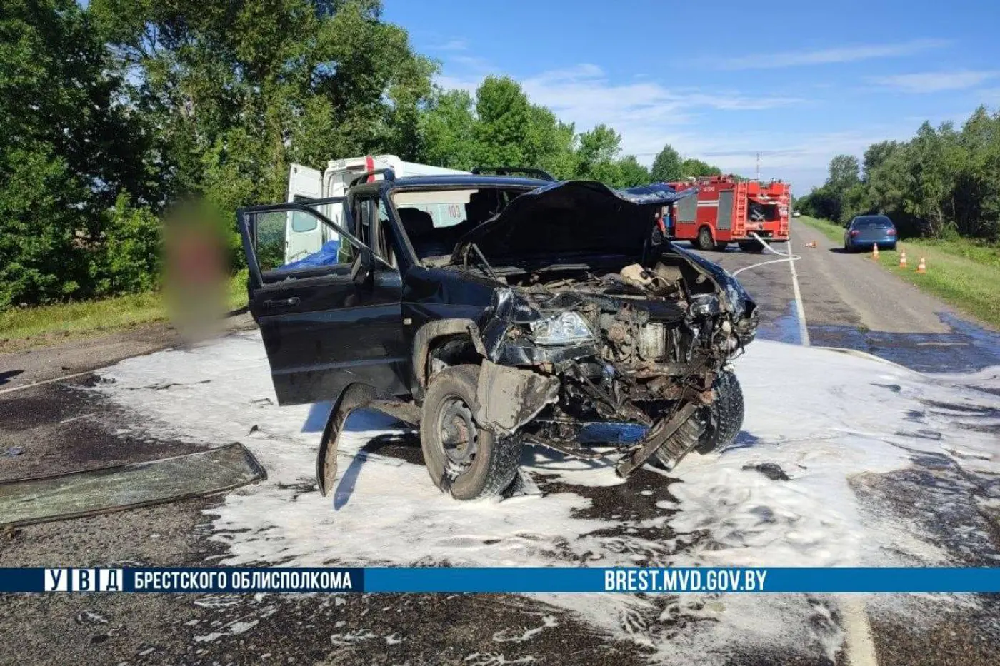 Пять человек в больнице после аварии УАЗа и Peugeot под Пинском