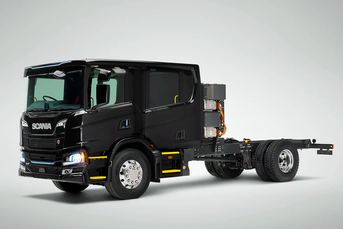 Scania представила свой первый электрогрузовик с двухрядной кабиной