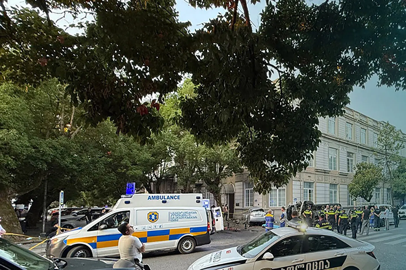 В Грузии столкнулись микроавтобус и легковушка: погибли белорусы