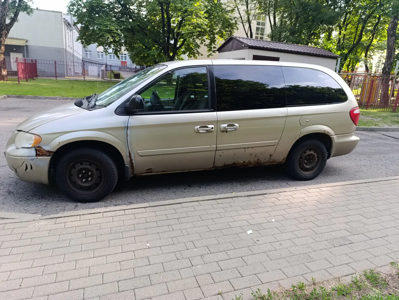 Chrysler Town & Country IV Рестайлинг, 2004