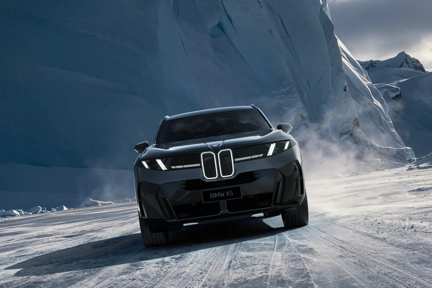 Новый кроссовер BMW X5: представлена удлиненная версия