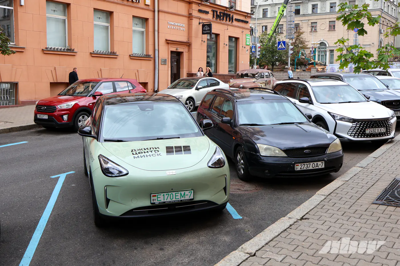 Мал да удал, или Впихнуть невпихуемое в Geely EX2: экшен в трех актах
