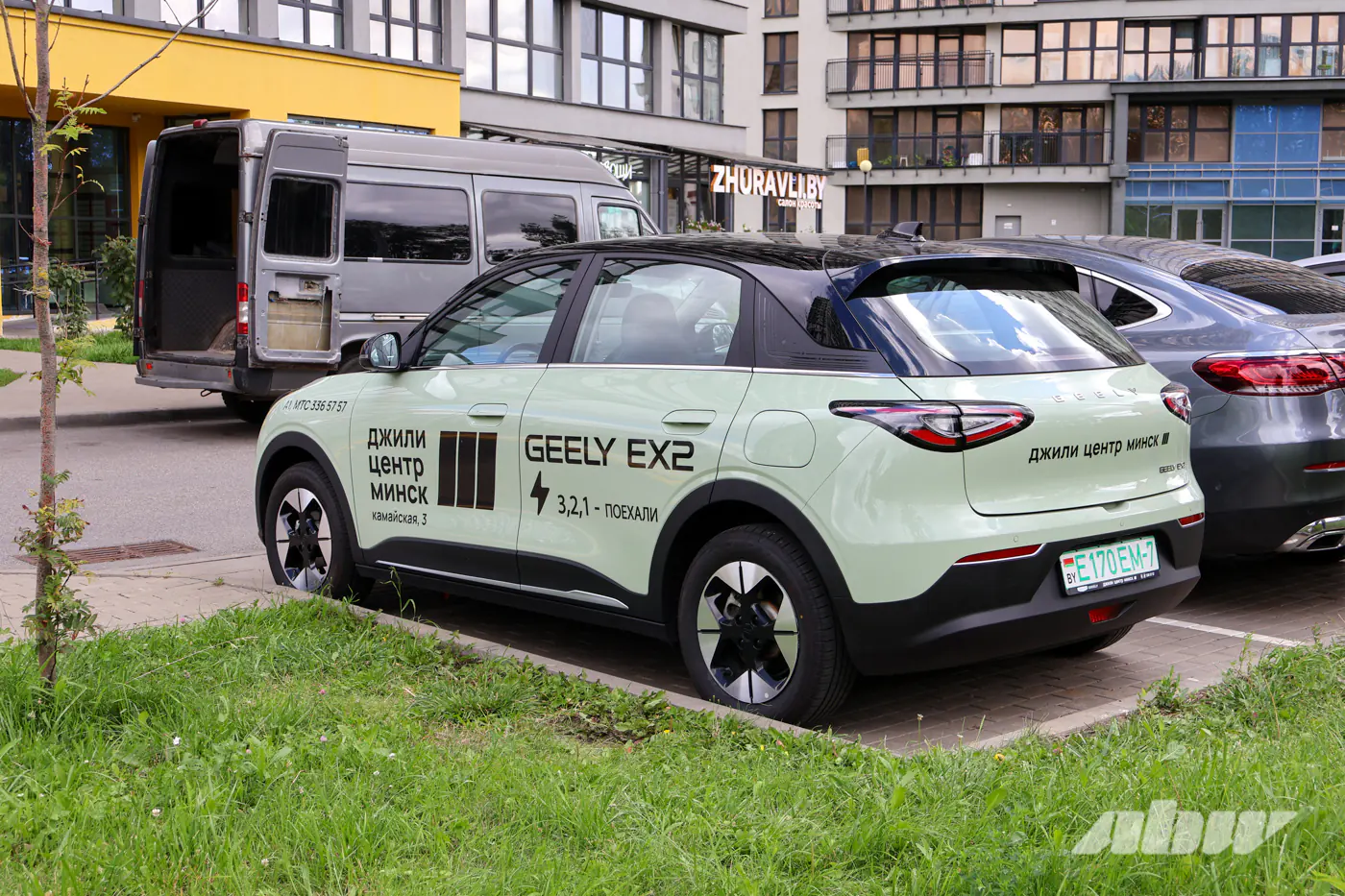 Мал да удал, или Впихнуть невпихуемое в Geely EX2: экшен в трех актах