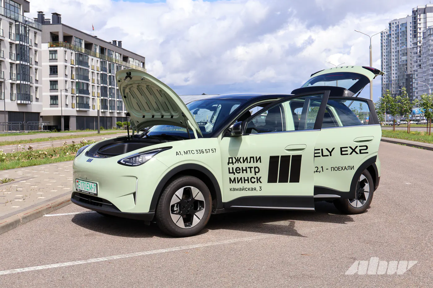 Мал да удал, или Впихнуть невпихуемое в Geely EX2: экшен в трех актах