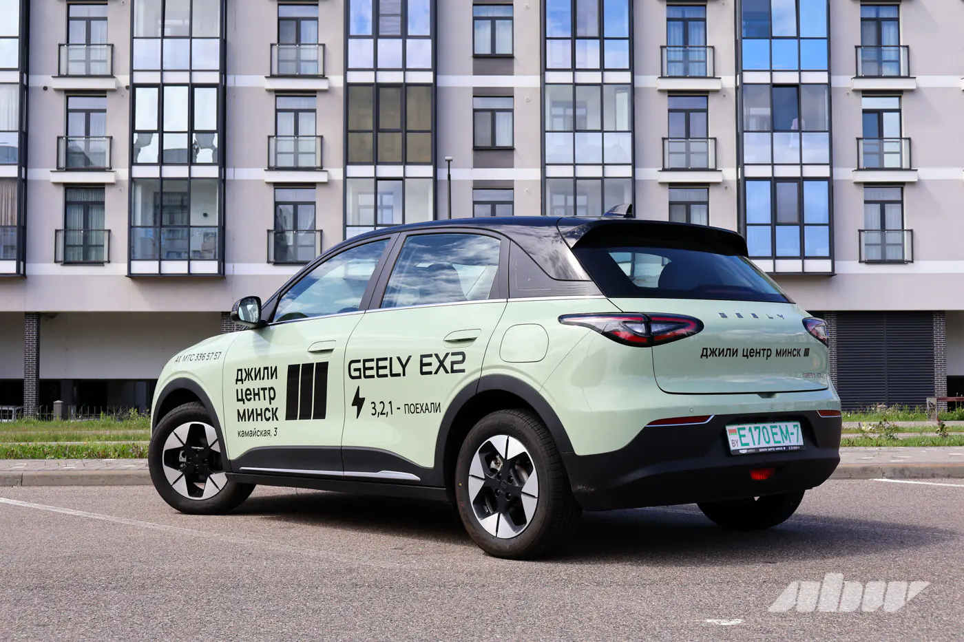 Мал да удал, или Впихнуть невпихуемое в Geely EX2: экшен в трех актах