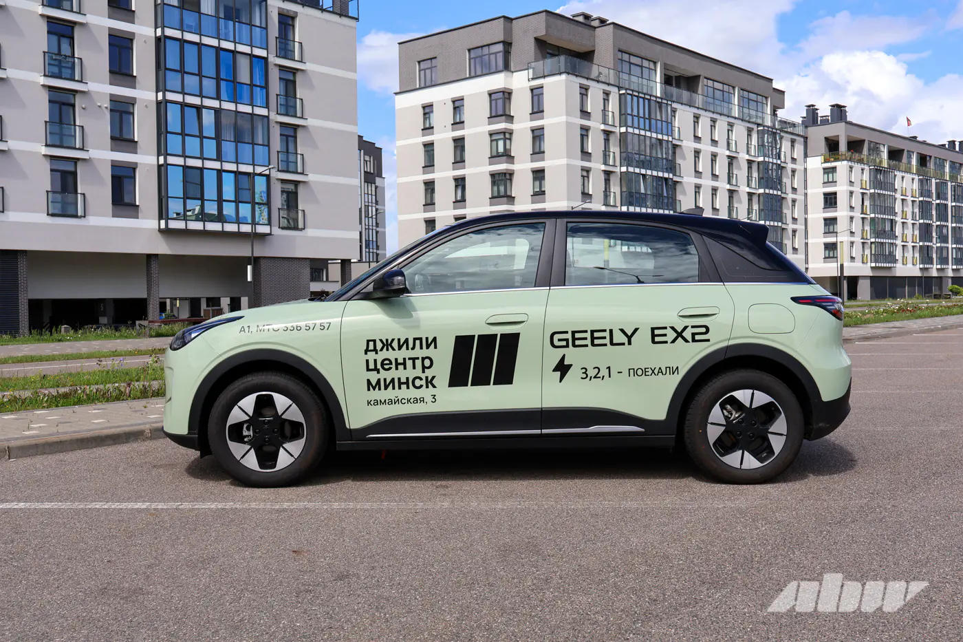 Мал да удал, или Впихнуть невпихуемое в Geely EX2: экшен в трех актах