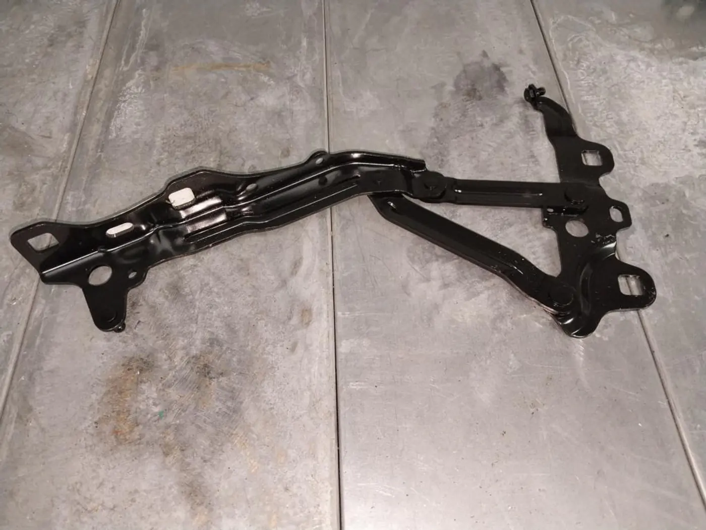 Петля капота к Jeep Grand Cherokee 2024