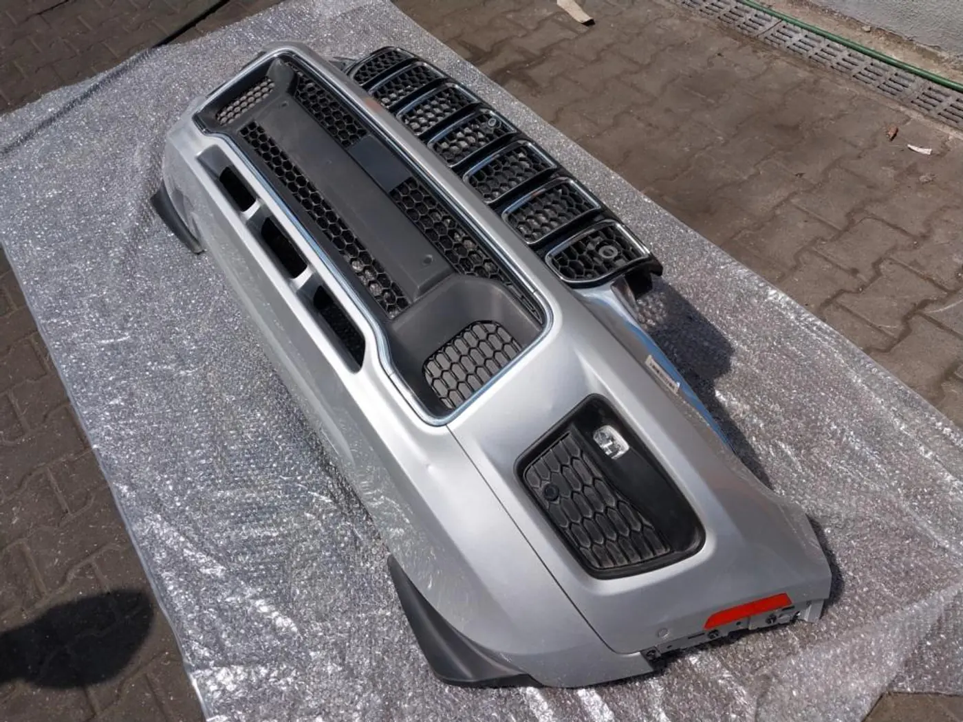 Бампер передний к Jeep Grand Cherokee 2023
