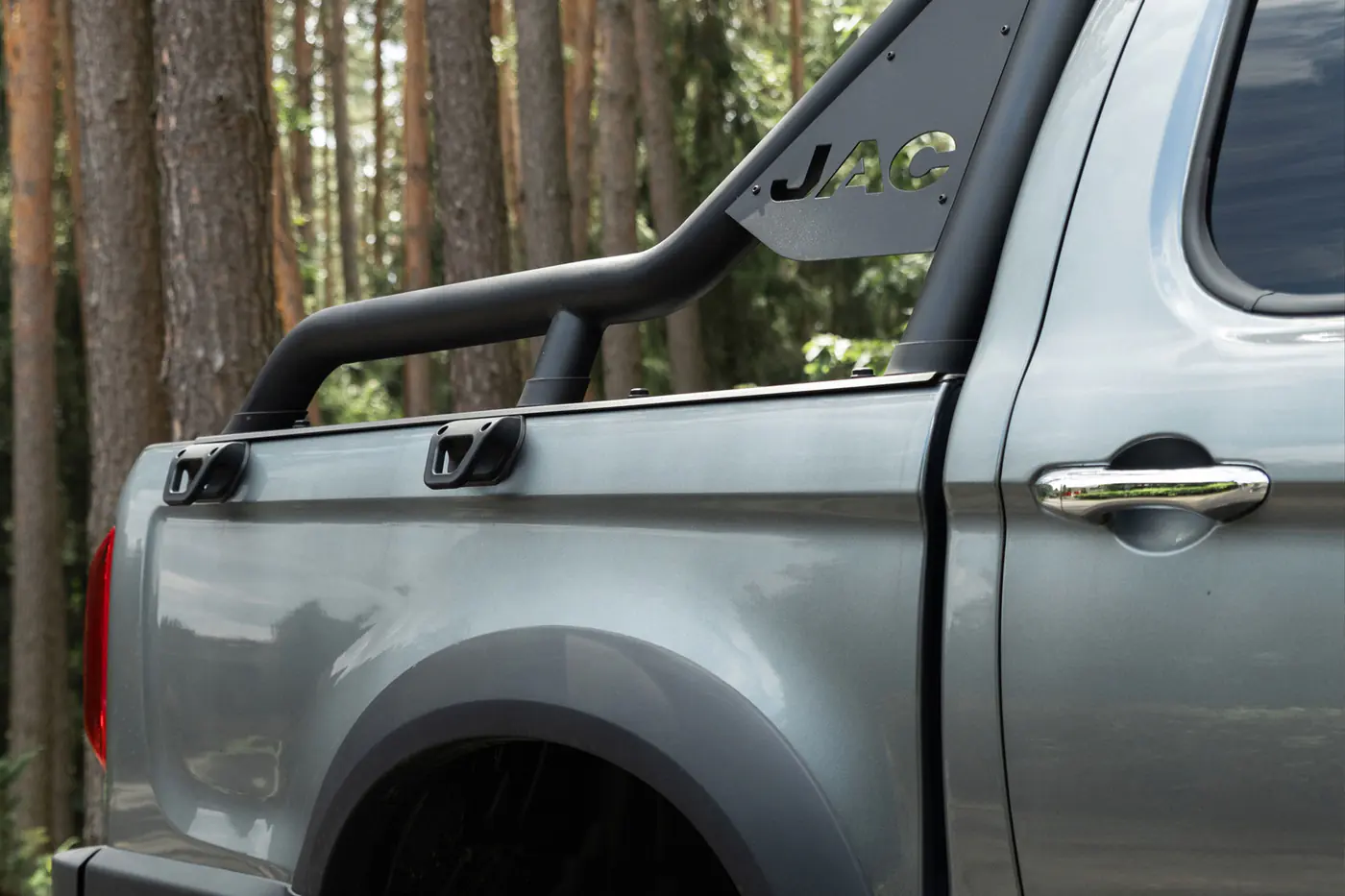 Скоро в шоурумах – бензиновый JAC T9! А на дизельный пикап появилось спецпредложение