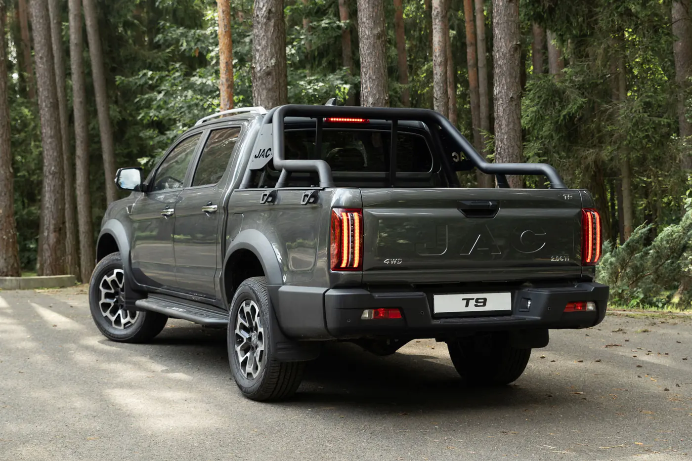 Скоро в шоурумах – бензиновый JAC T9! А на дизельный пикап появилось спецпредложение