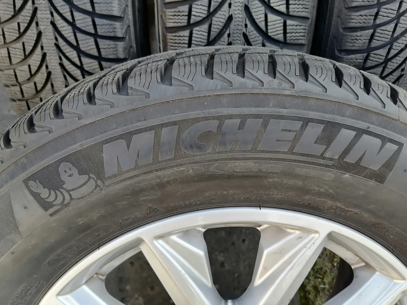 R17 235 65 Michelin Latitude Alpin La2 AO