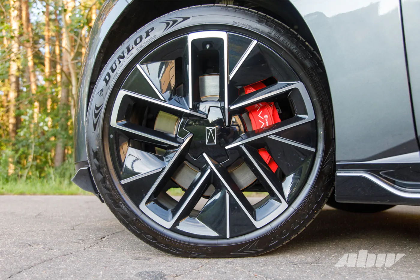 Шины для электромобиля: стоит ли переплачивать за модели с маркировкой EV