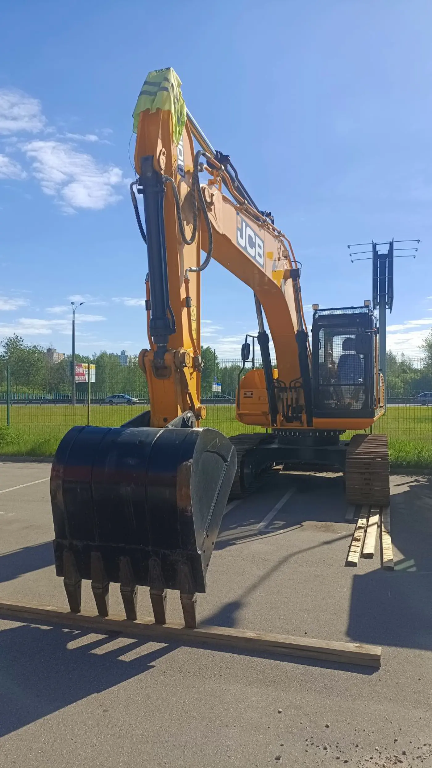 гусеничный экскаватор JCB JS205 2025