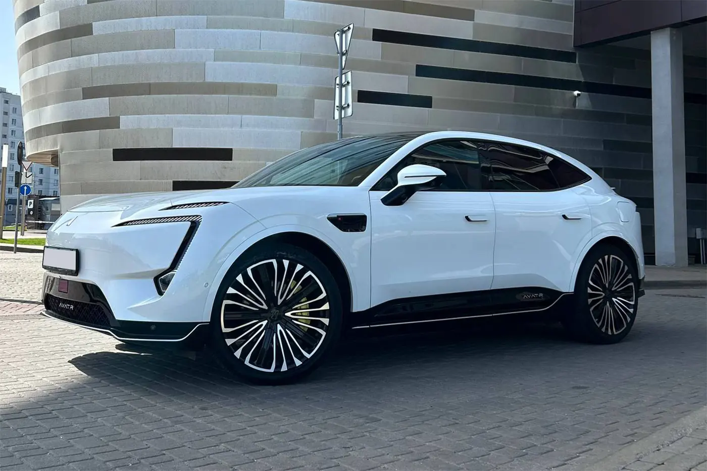 От Polo до Maybach: сколько стоит аренда автомобиля и кто ей пользуется
