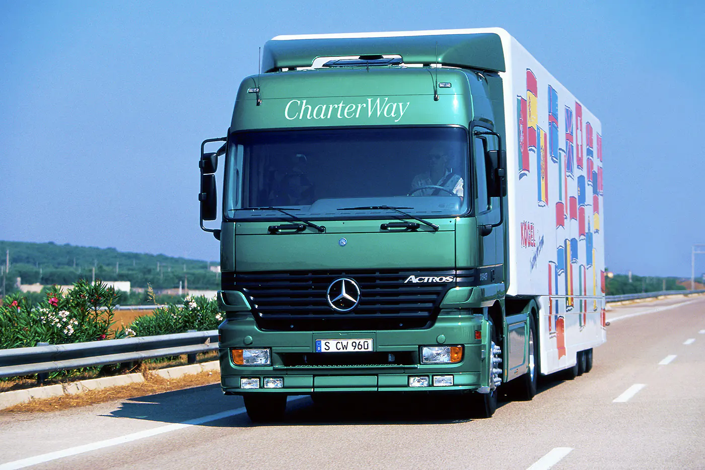 Mercedes-Benz Actros: 30 лет эволюции, которые задали стандарты отрасли