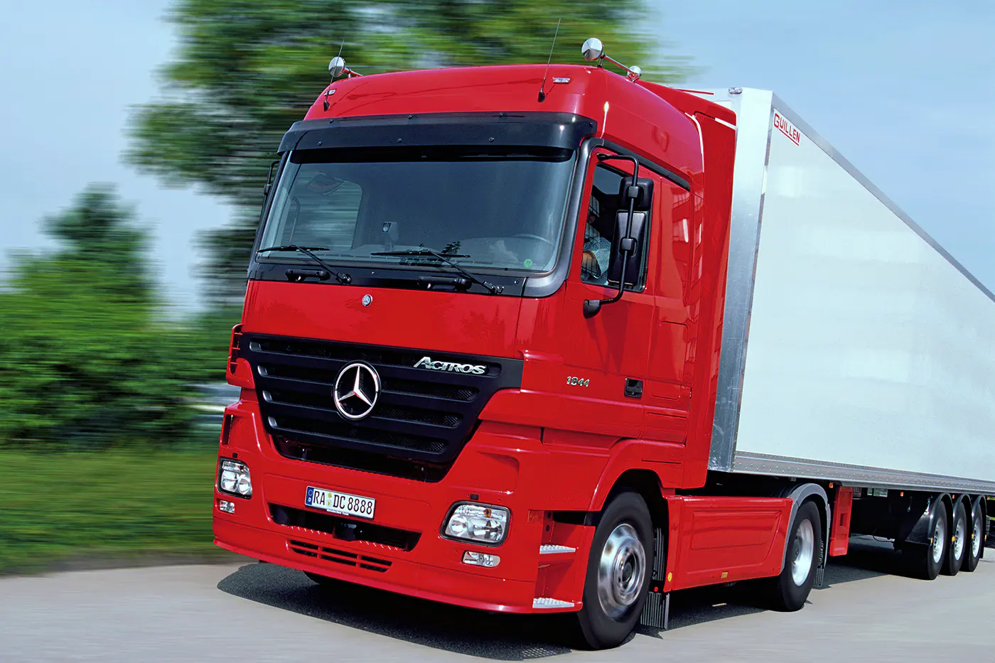 Mercedes-Benz Actros: 30 лет эволюции, которые задали стандарты отрасли