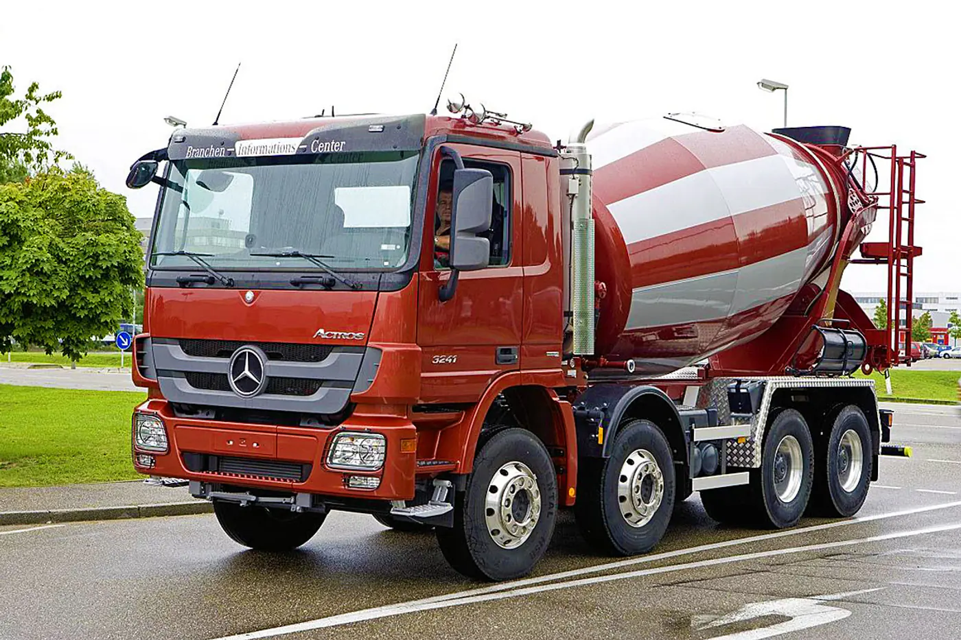 Mercedes-Benz Actros: 30 лет эволюции, которые задали стандарты отрасли