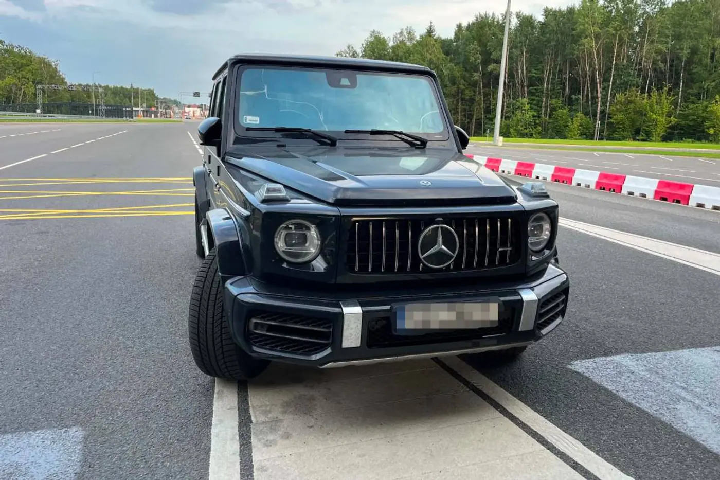 На границе с Беларусью задержали Mercedes AMG G63 и водителя