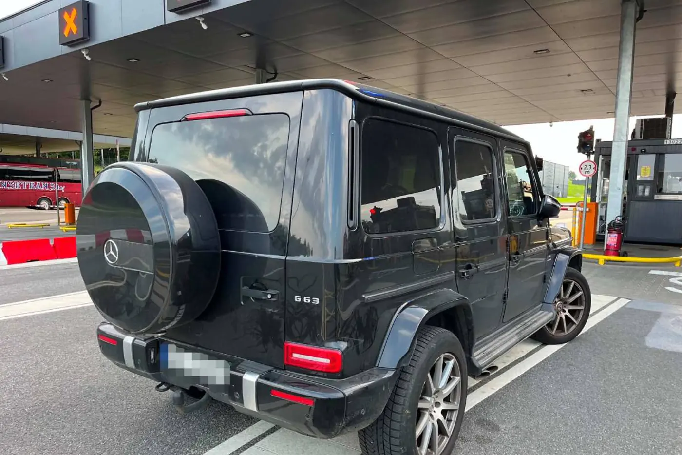 На границе с Беларусью задержали Mercedes AMG G63 и водителя
