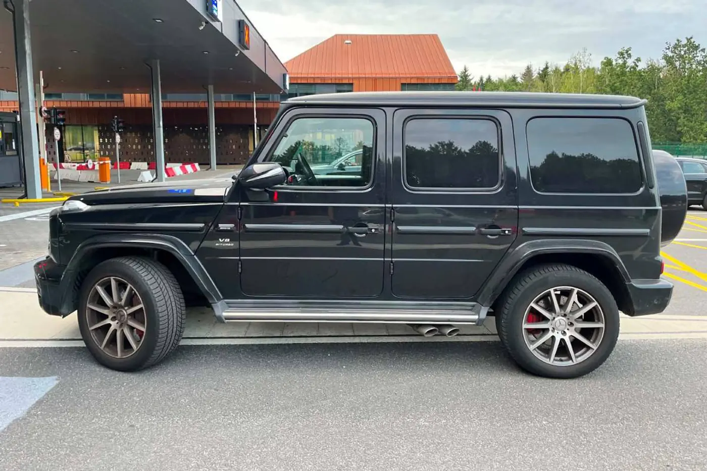 На границе с Беларусью задержали Mercedes AMG G63 и водителя