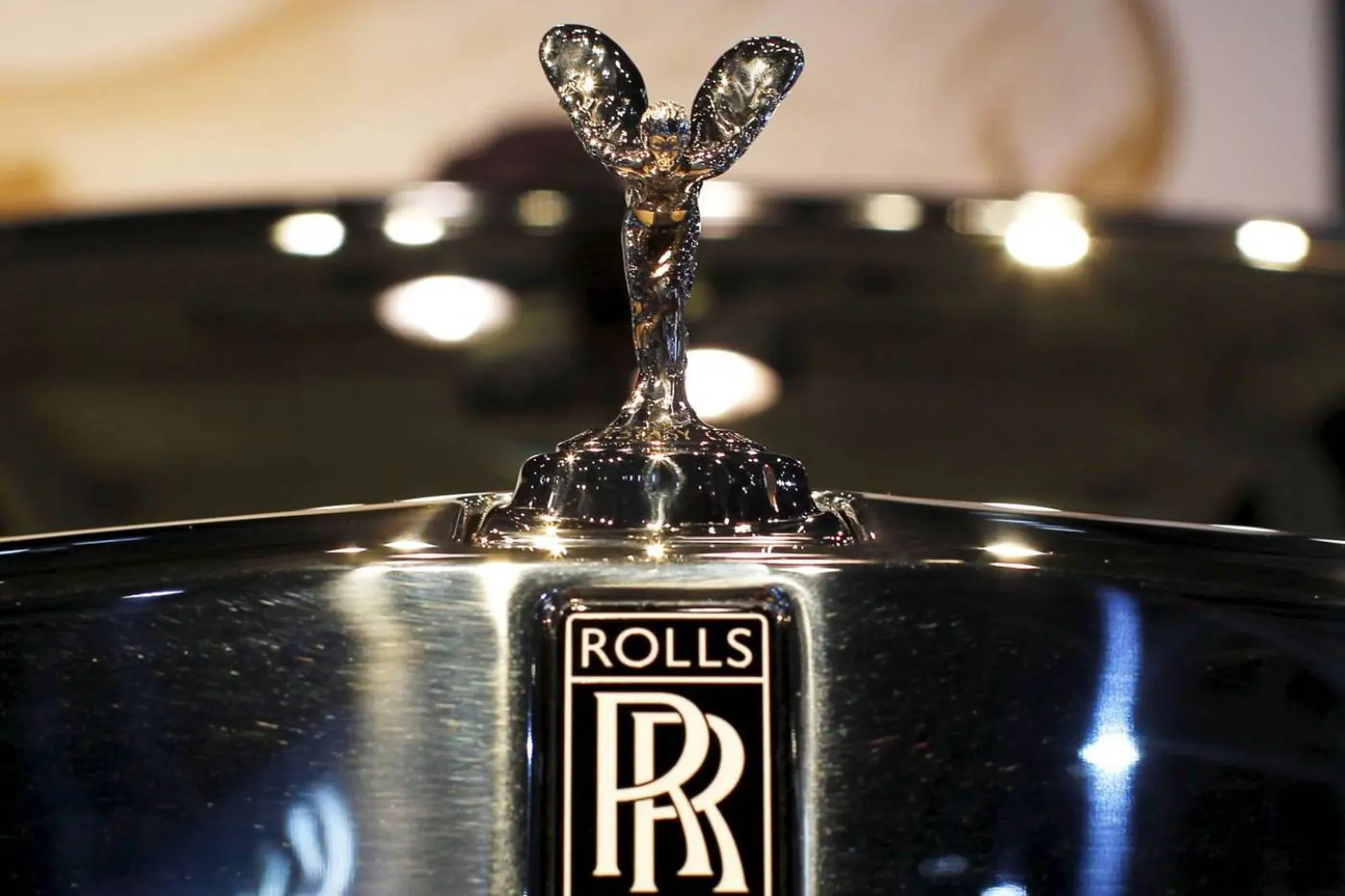 Rolls-Royce обогнал Renault и Tesla по продажам новых автомобилей в России