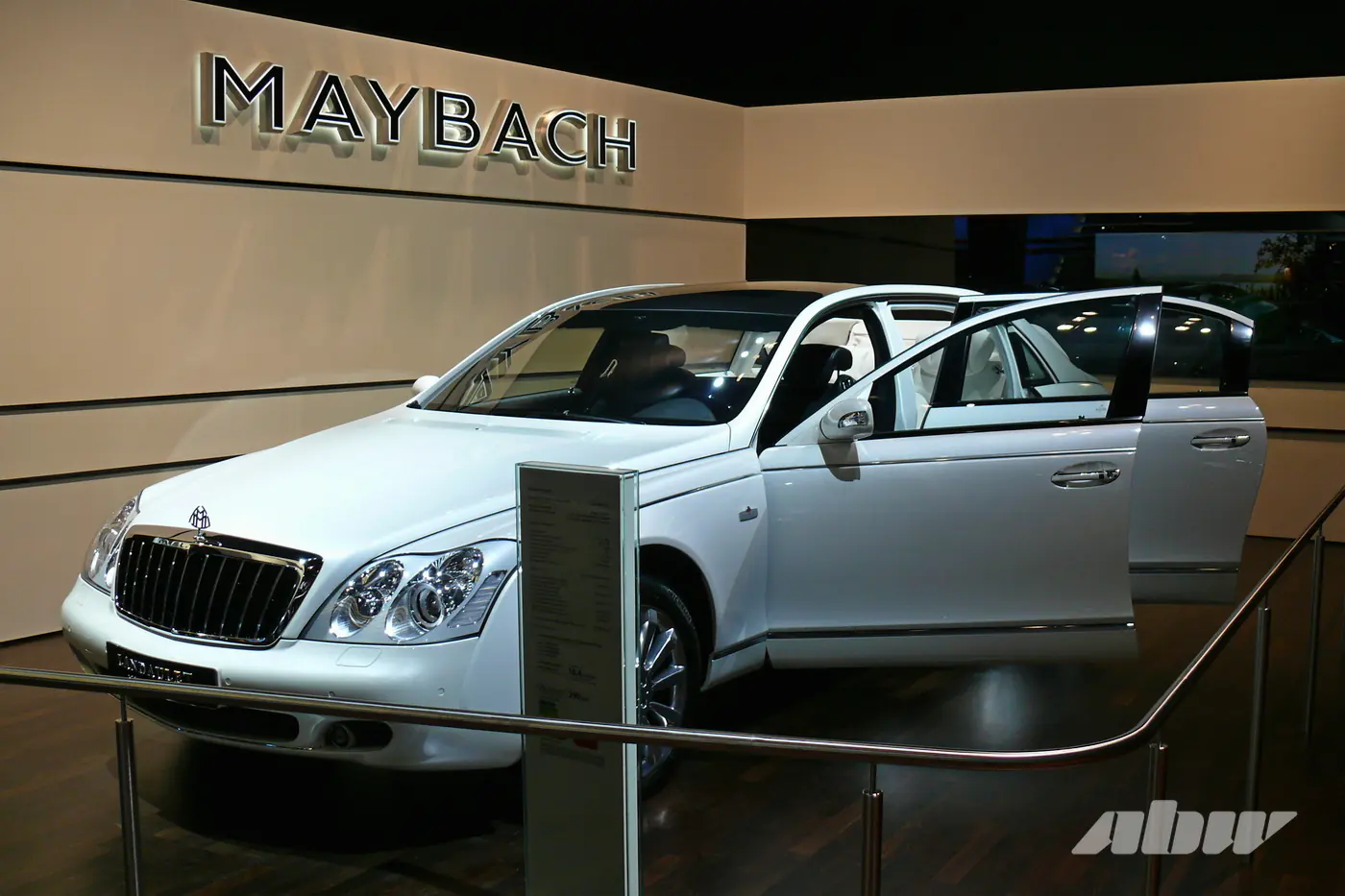Большие и роскошные: Mercedes-Maybach S-класса и GLS примерили обновки