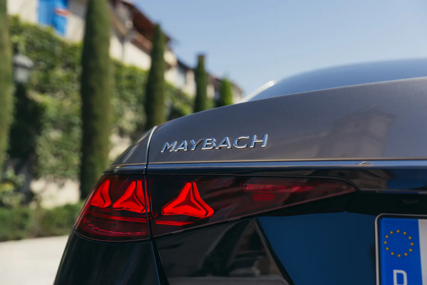 Большие и роскошные: Mercedes-Maybach S-класса и GLS примерили обновки