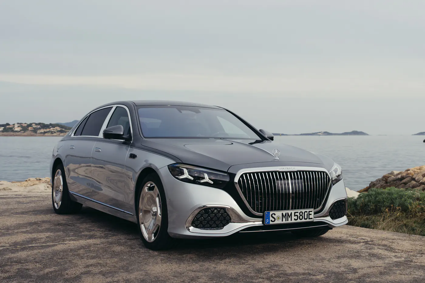 Большие и роскошные: Mercedes-Maybach S-класса и GLS примерили обновки