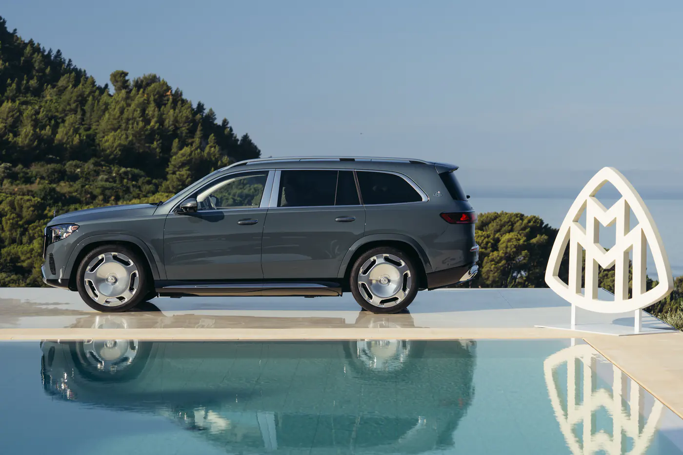 Большие и роскошные: Mercedes-Maybach S-класса и GLS примерили обновки