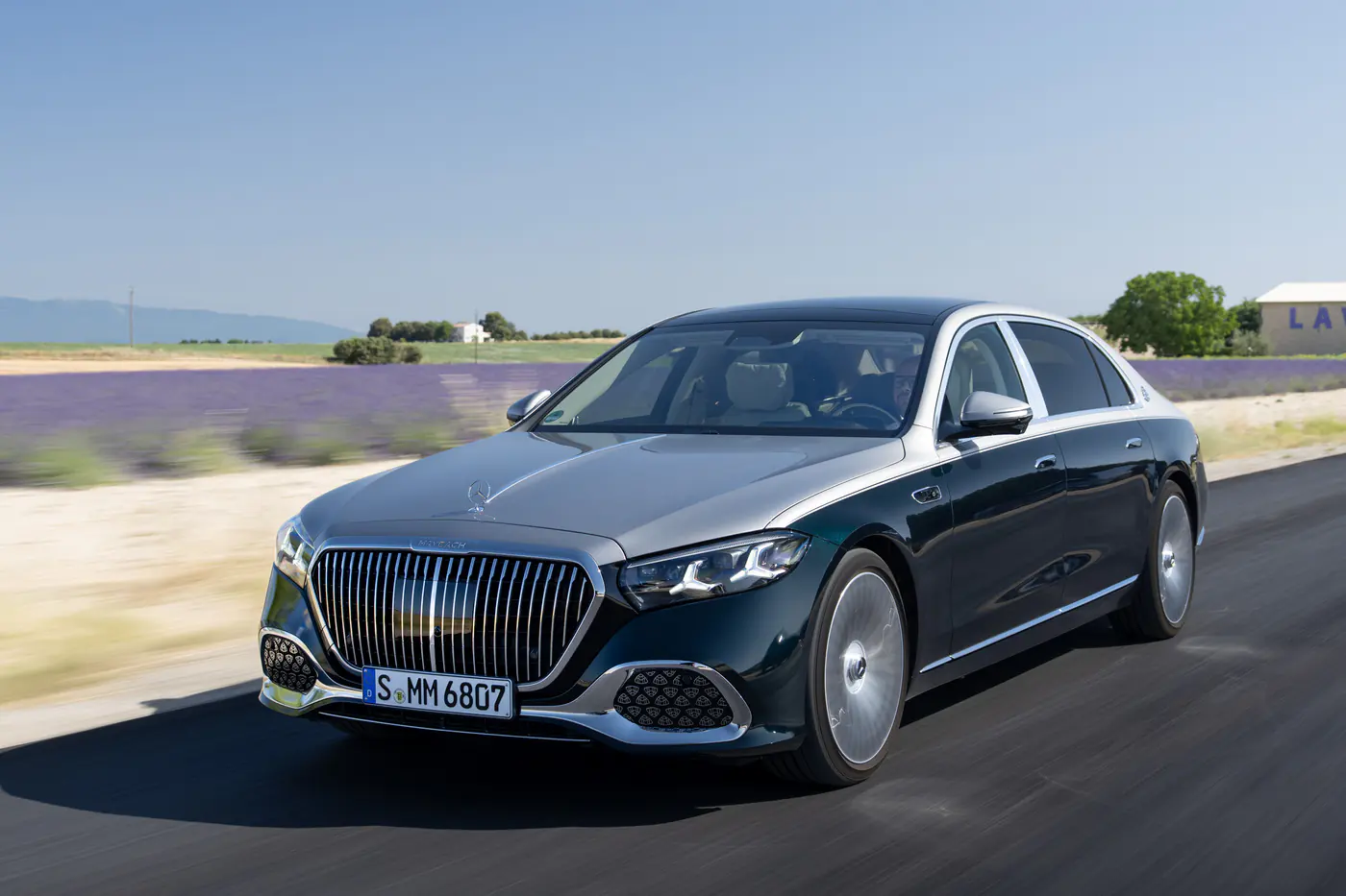 Большие и роскошные: Mercedes-Maybach S-класса и GLS примерили обновки