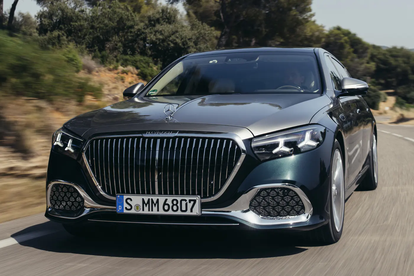 Большие и роскошные: Mercedes-Maybach S-класса и GLS примерили обновки