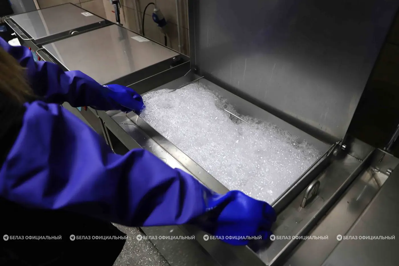 На БЕЛАЗе внедряют новую технологию для повышения ресурса инструмента