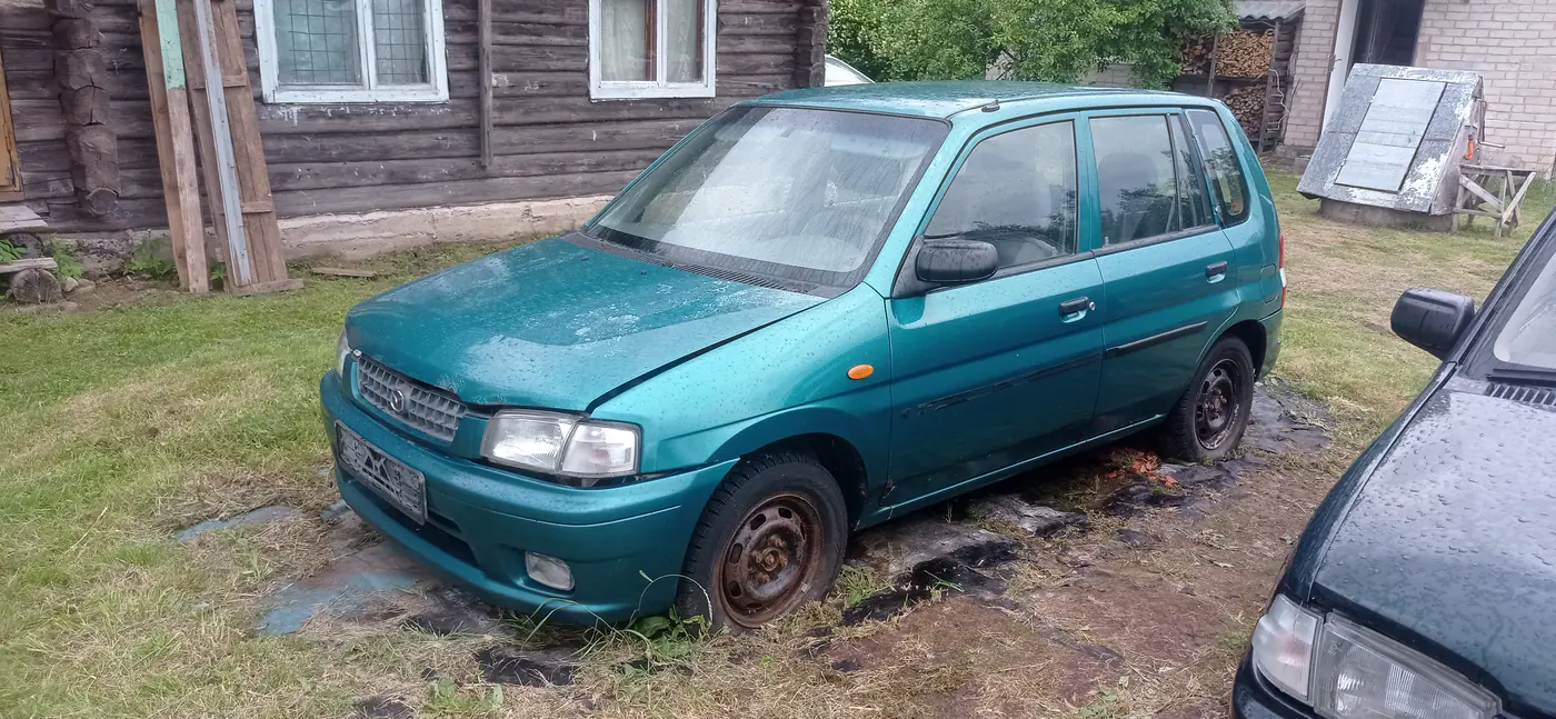 Mazda Demio I (DW), 2000