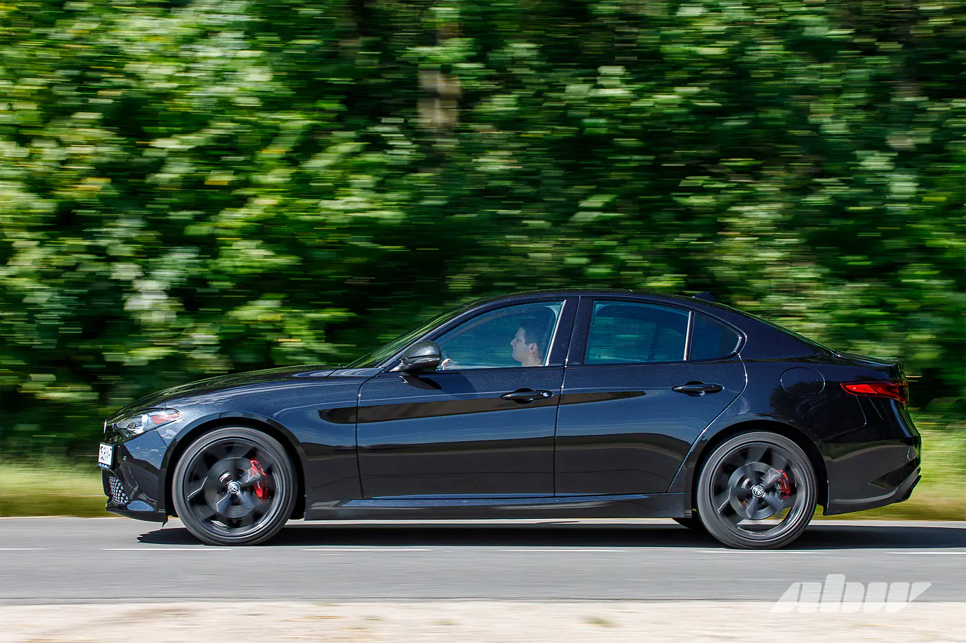 Секонд-тест Alfa Romeo Giulia: альтернатива «тройке» и «цешке» для тех, у кого есть сердце