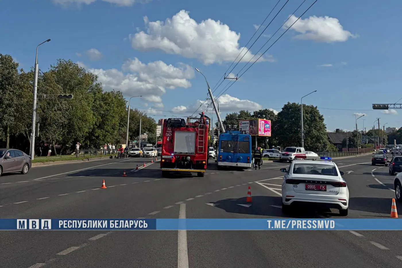 Троллейбус с пассажирами врезался в столб в Гродно