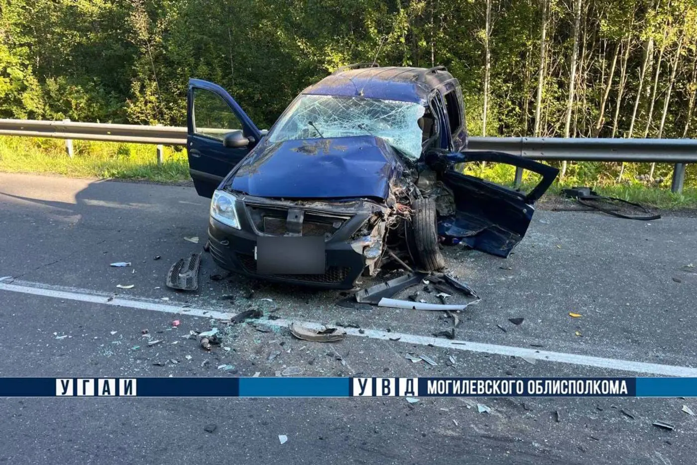 LADA въехала во встречный МАЗ на трассе – водитель погиб, две пассажирки в больнице
