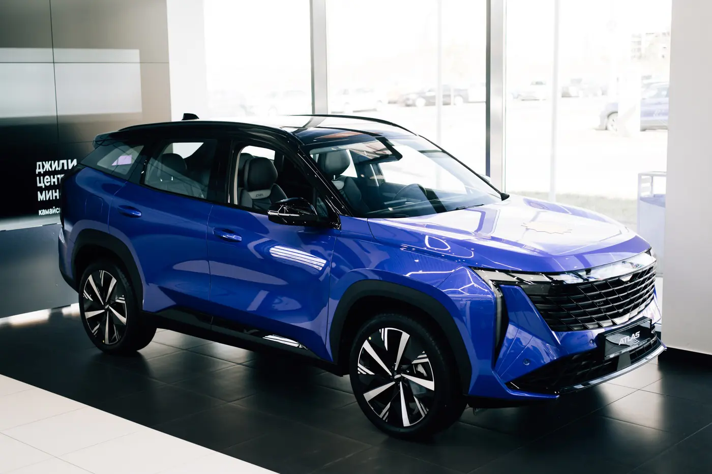 Geely Atlas: современный кроссовер и максимум возможностей в «Джили Центр Минск»