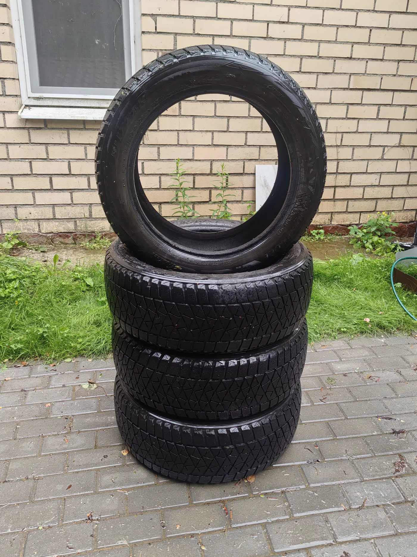 R19 235 55 Bridgestone BLIZZAK