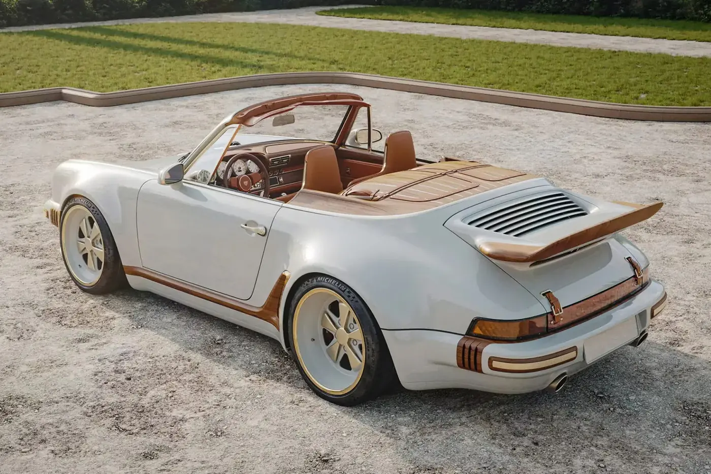 Louis Vuitton тюнинговал Porsche 911