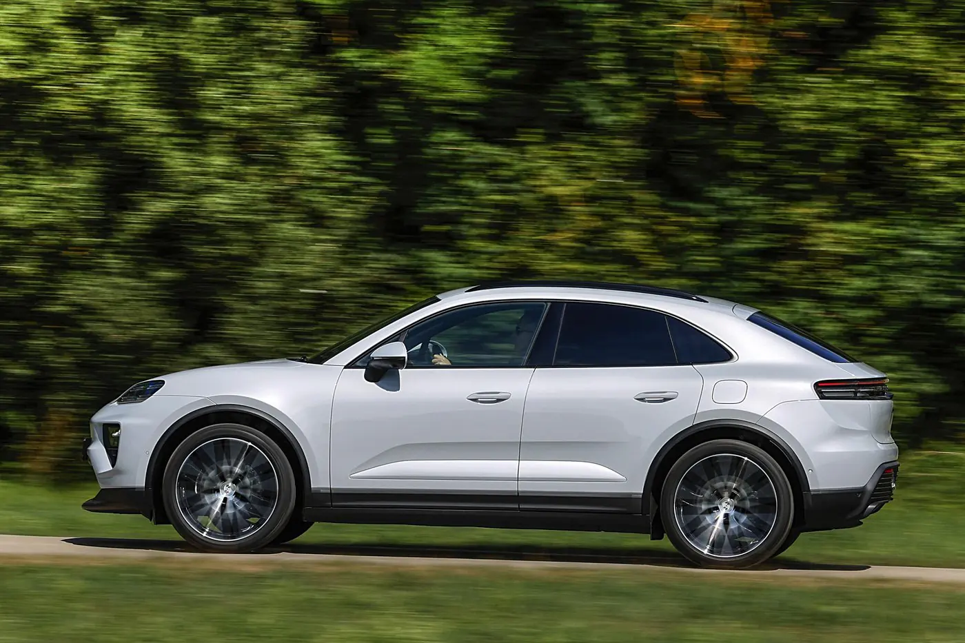 Porsche: пакет обновлений для Macan и 911 Carrera S на механике