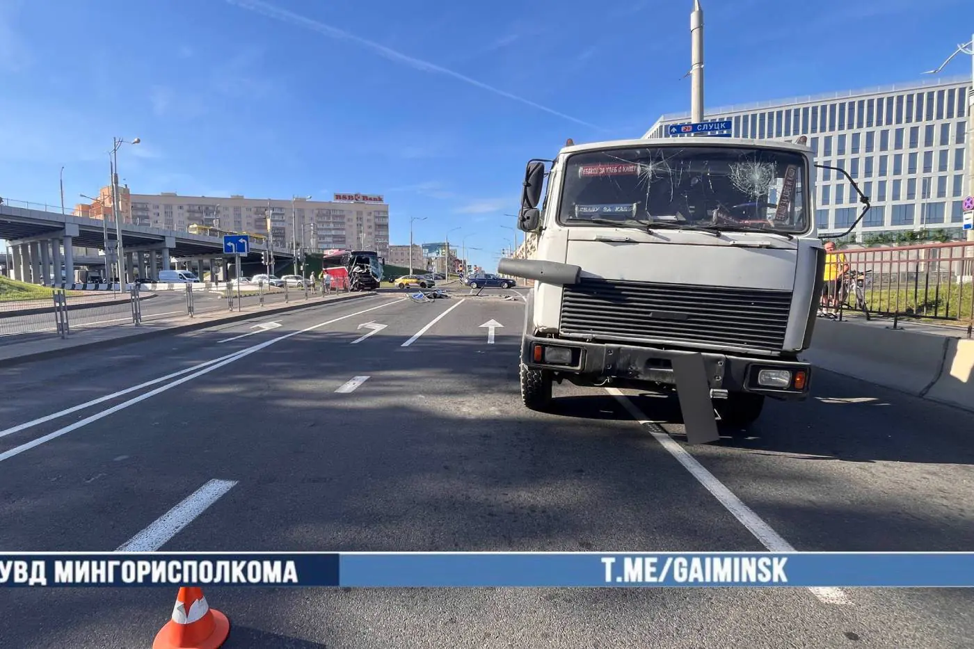 Автобус попал под удар МАЗа в Минске