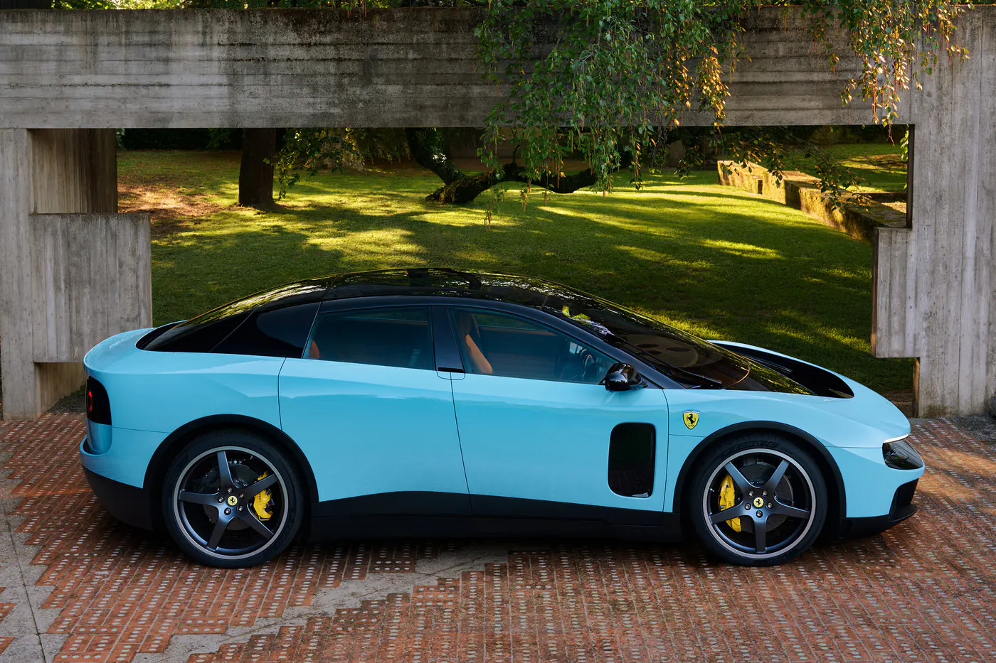 Первый электромобиль Ferrari продан с аукциона за рекордные $40 млн. Кто купил?