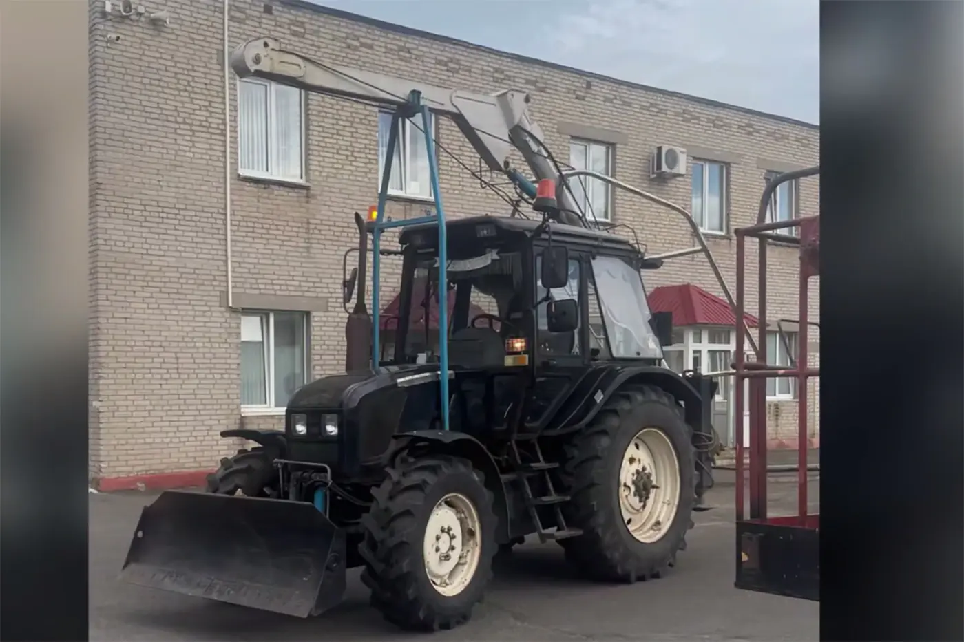 В Бобруйске машинист заправлял знакомых за счет предприятия