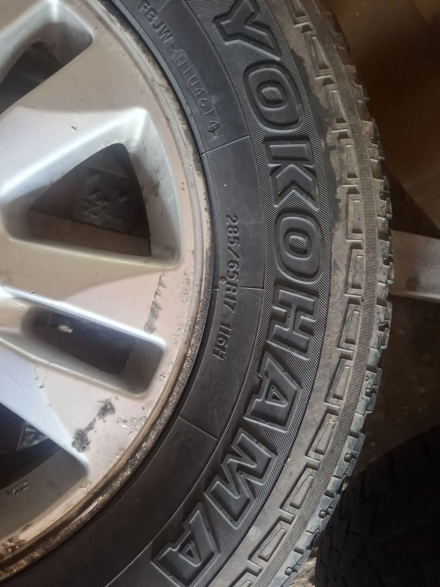 R17 285 65 Yokohama Geolandar A/T G015