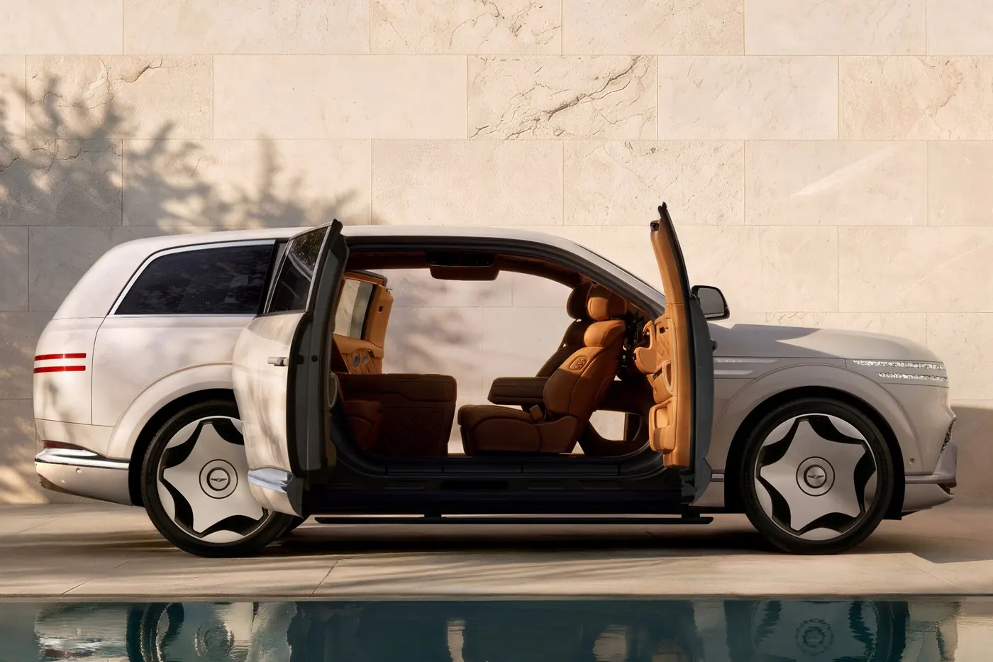 С дверями в стиле Rolls-Royce: представлен фламанский кроссовер Genesis GV90