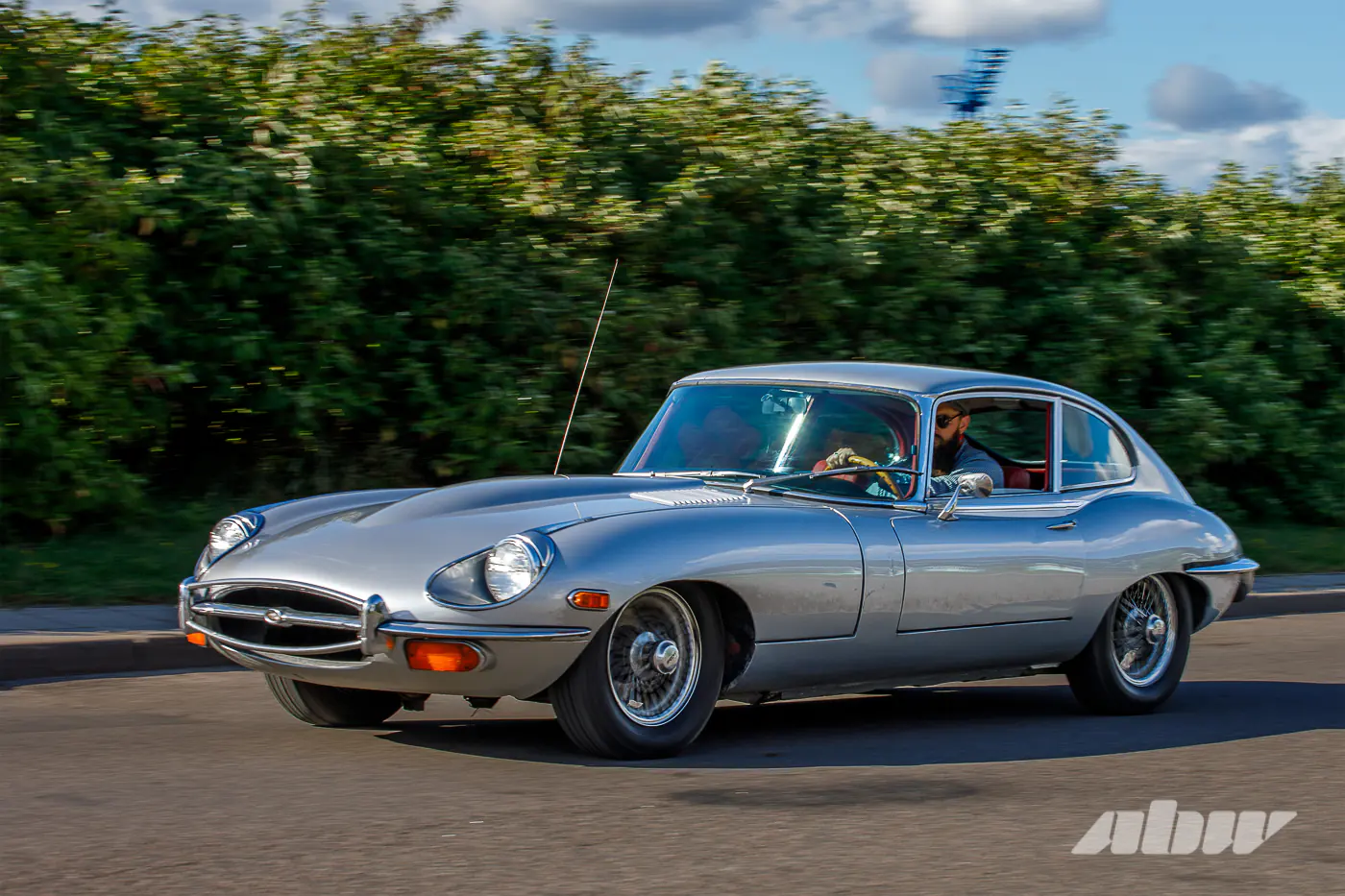 Из Голливуда в Минск: преклоняемся перед великолепием Jaguar E-Type
