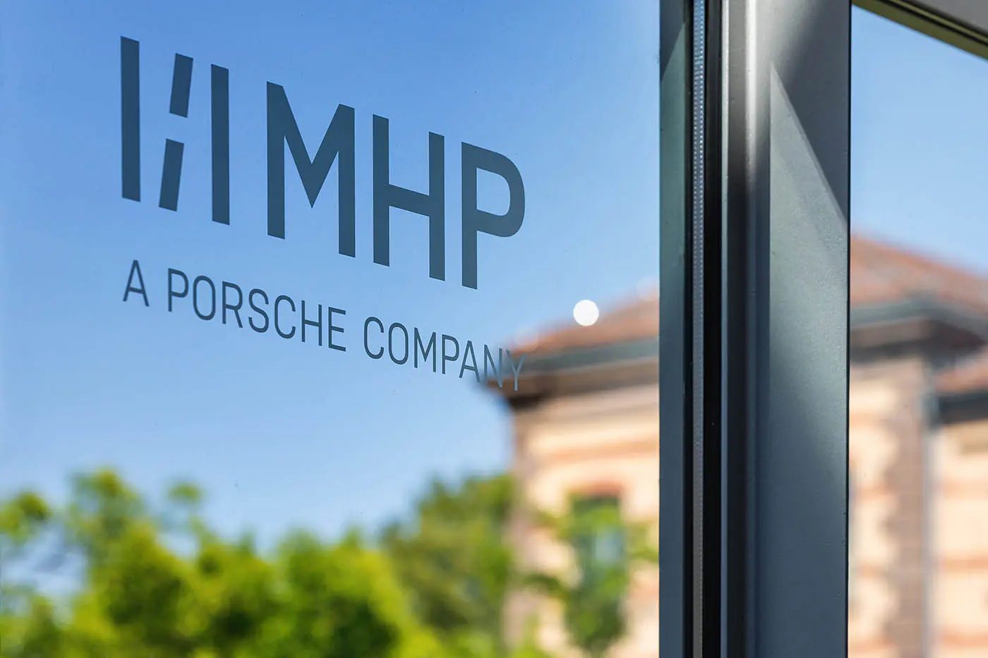 Porsche продает свое консалтинговое подразделение MHP индусам