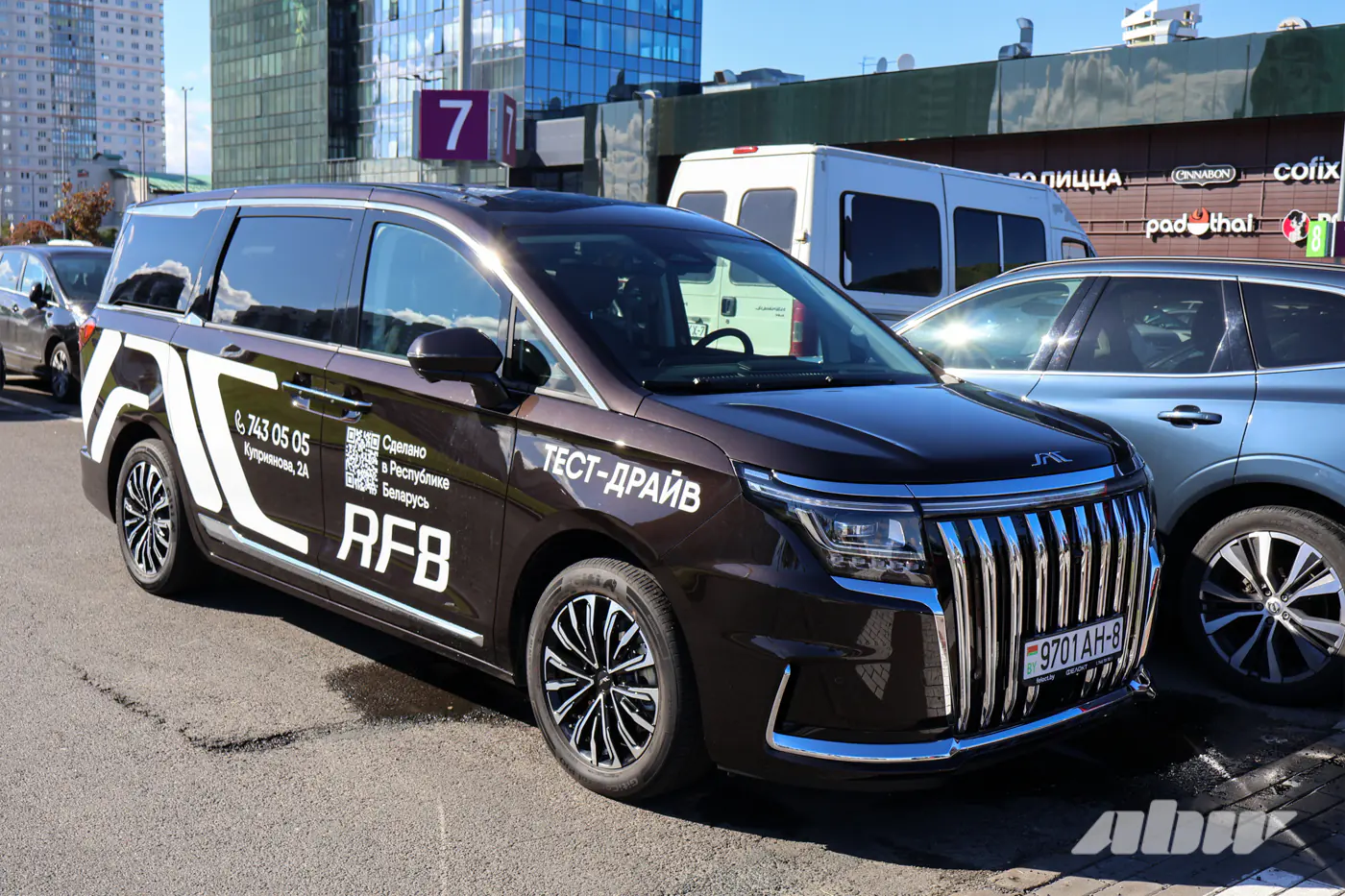 Собираем ребенка в школу вместе с JAC RF8: большой минивэн в роли семейного автомобиля