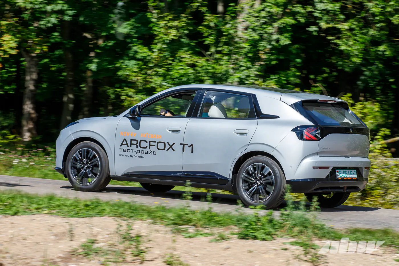 Тестируем доступный Arcfox T1: чей сыр сворует этот лис
