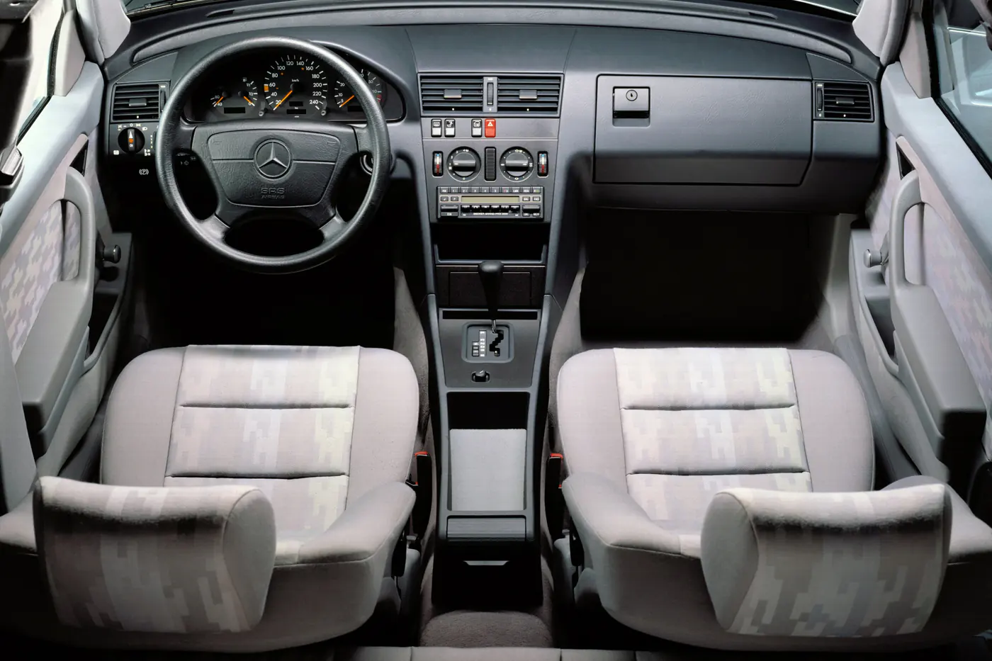 «Цешка» примерила обновки: как изменился Mercedes C-класса